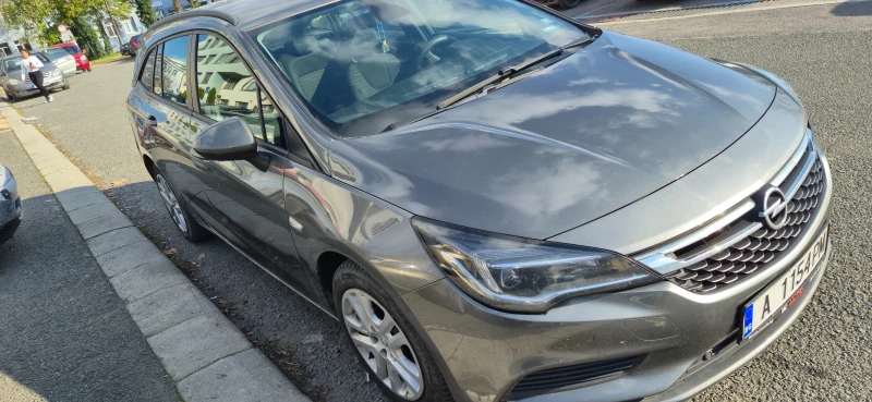 Opel Astra Sports Tourer, снимка 2 - Автомобили и джипове - 52752895