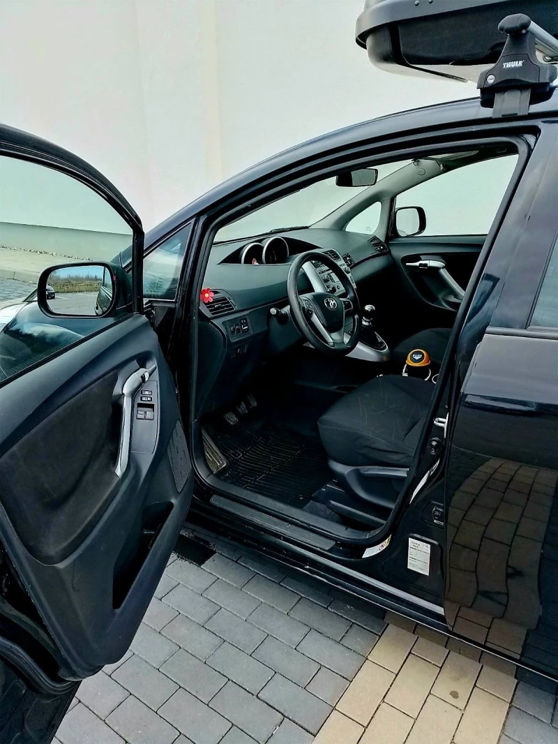 Toyota Verso D-4-D, снимка 8 - Автомобили и джипове - 52967766