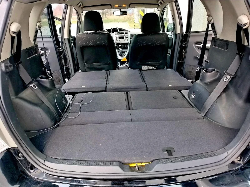 Toyota Verso D-4-D, снимка 12 - Автомобили и джипове - 52967766