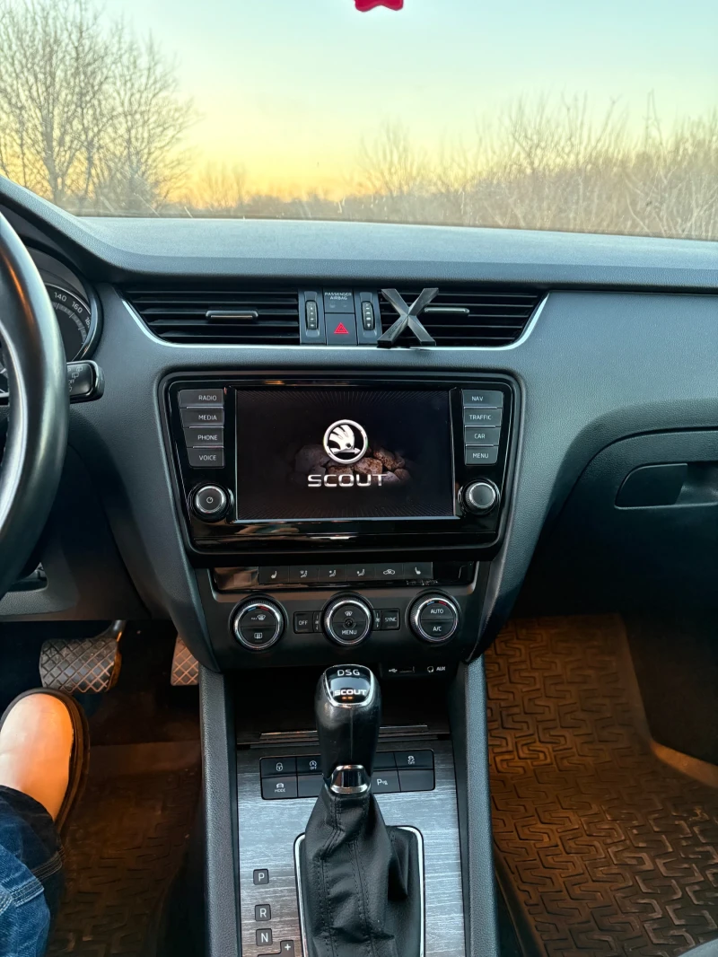 Skoda Octavia Skoda Octavia Scout 4x4   ПЪЛНО ОБОРУДВАНЕ, снимка 9 - Автомобили и джипове - 53112891