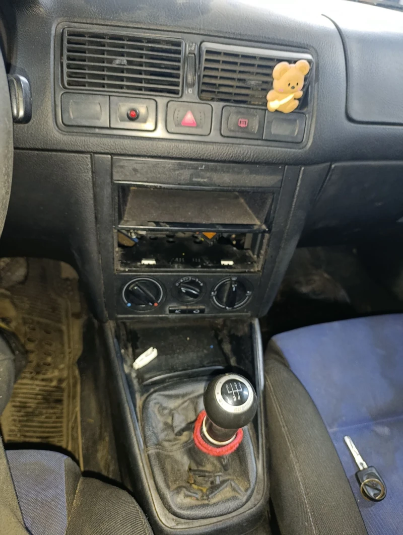 VW Golf 1.9, снимка 7 - Автомобили и джипове - 53493407