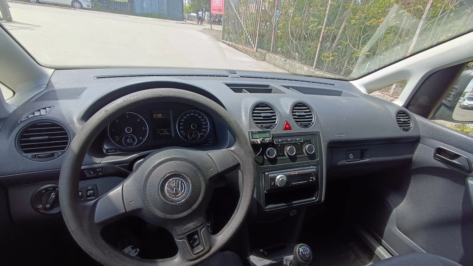 VW Caddy 1.6 TDI - изображение 10