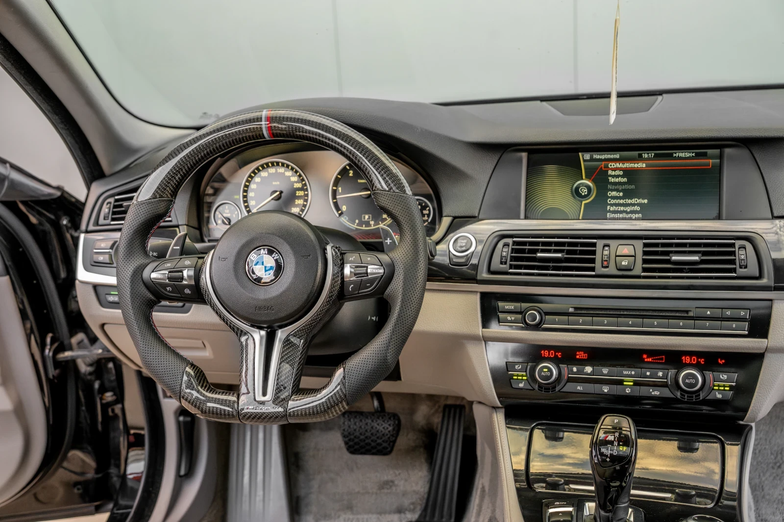BMW 530 D / M-PERFORMANCE /CARBON  /SOFTCLOSE /3xTV / F1 - изображение 10
