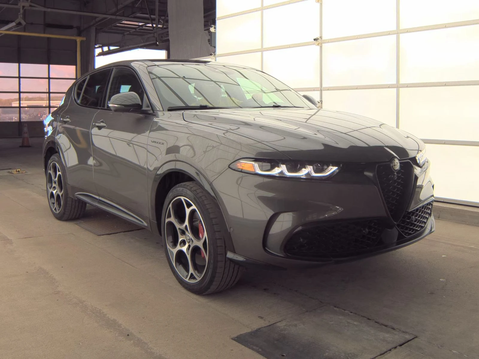 Alfa Romeo Tonale VELOCE* 97% BATTERY* HARMAN* OBDUH* PANO*  | Mobile.bg — изображение 3