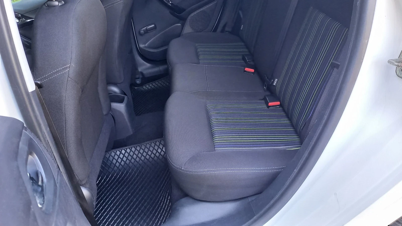 Peugeot 208 1, 2i 82к.с., снимка 16 - Автомобили и джипове - 53747530