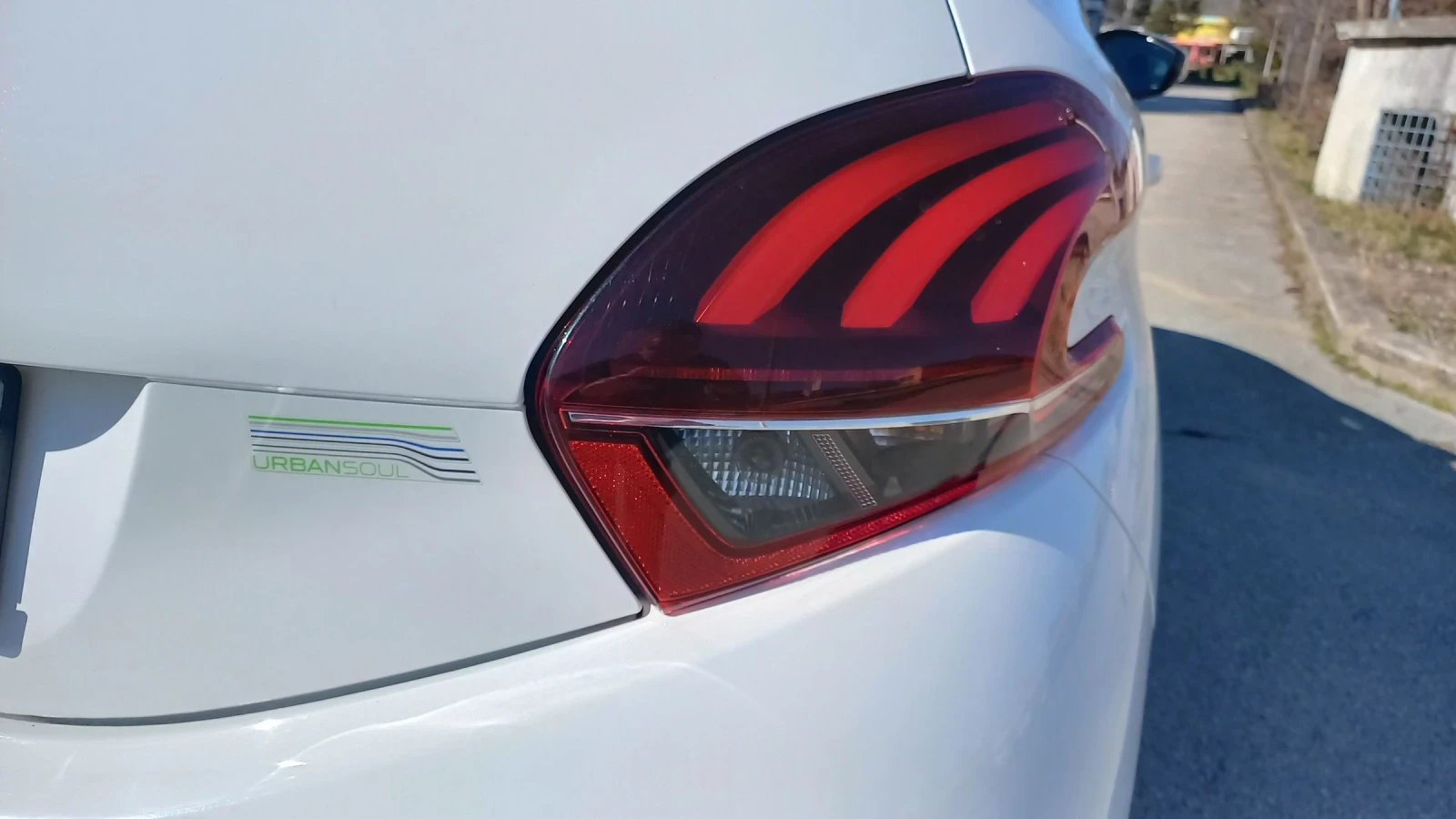 Peugeot 208 1, 2i 82к.с., снимка 10 - Автомобили и джипове - 53747530