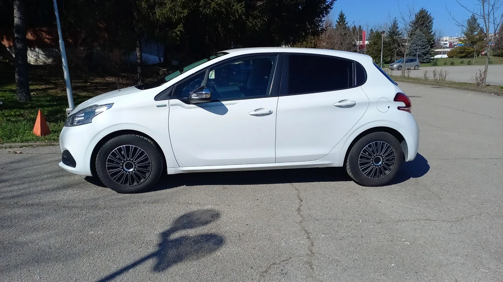 Peugeot 208 1, 2i 82к.с., снимка 3 - Автомобили и джипове - 53747530