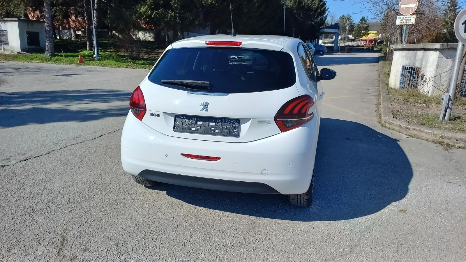 Peugeot 208 1, 2i 82к.с., снимка 11 - Автомобили и джипове - 53747530