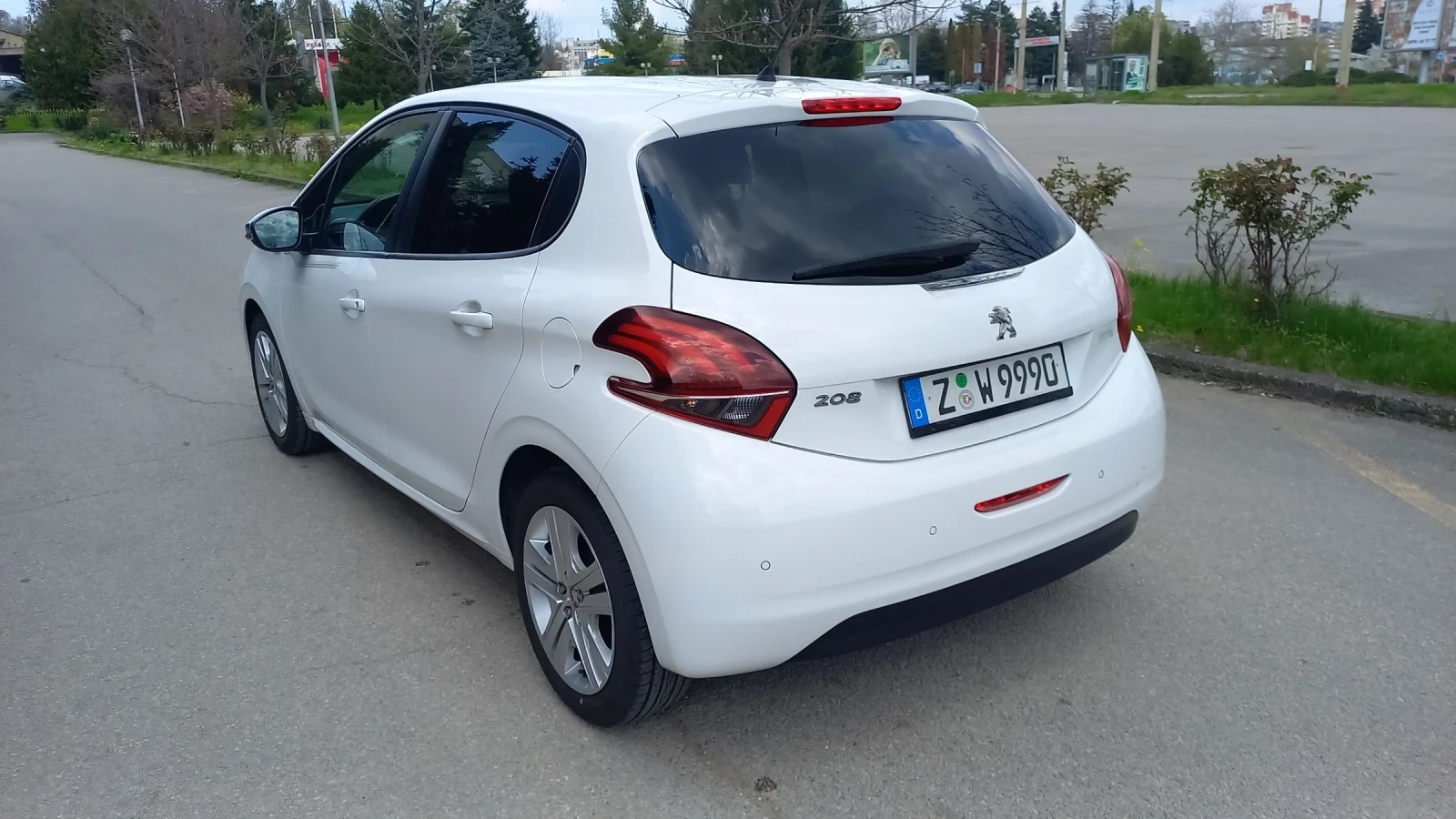 Peugeot 208 1.2i 82�.�. | Mobile.bg � ����������� 6