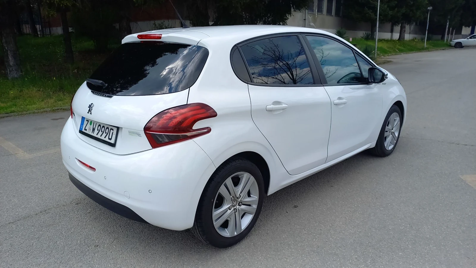 Peugeot 208 1.2i 82�.�. | Mobile.bg � ����������� 5