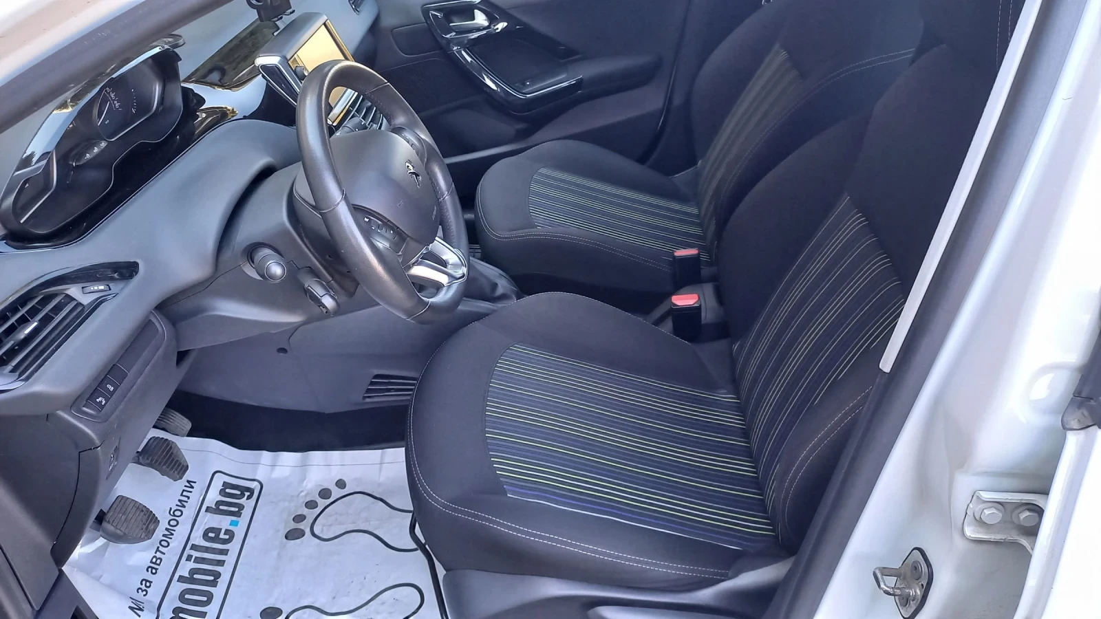 Peugeot 208 1, 2i 82к.с., снимка 12 - Автомобили и джипове - 53747530