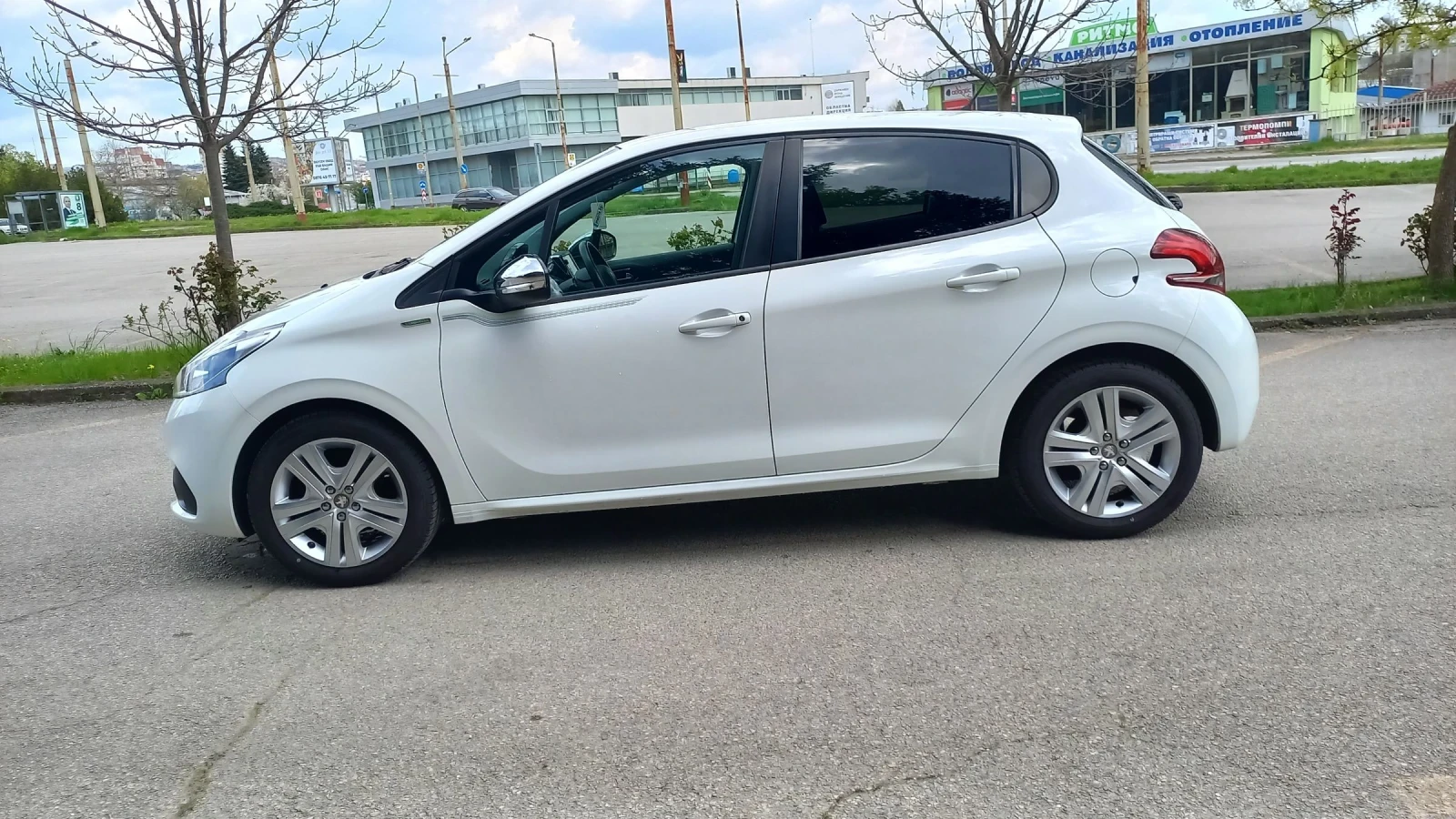 Peugeot 208 1.2i 82�.�. | Mobile.bg � ����������� 4