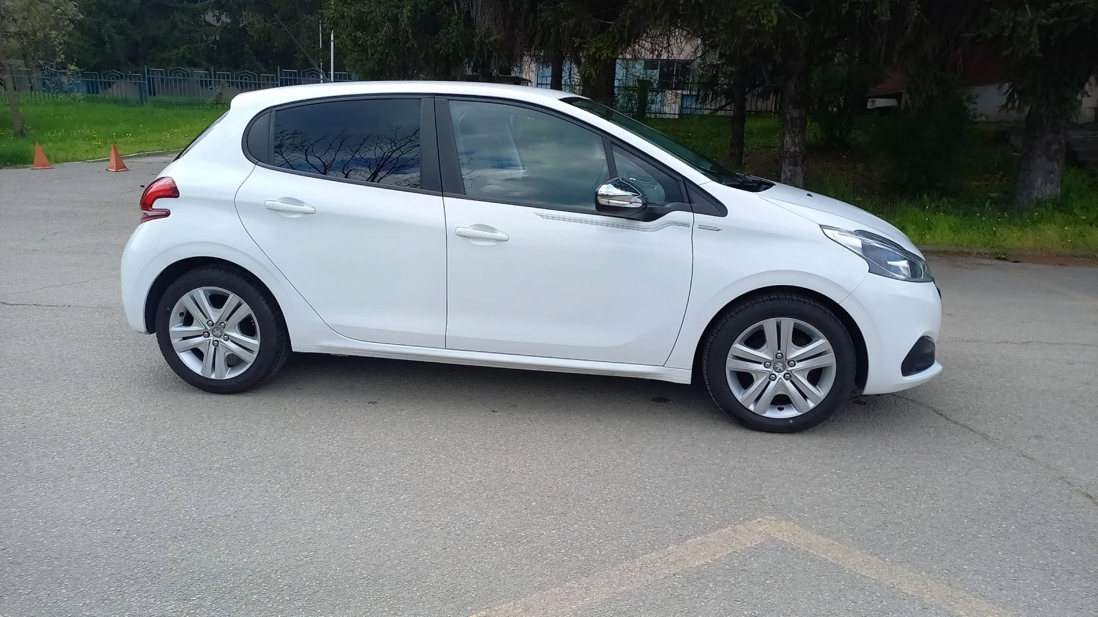 Peugeot 208 1.2i 82�.�. | Mobile.bg � ����������� 3