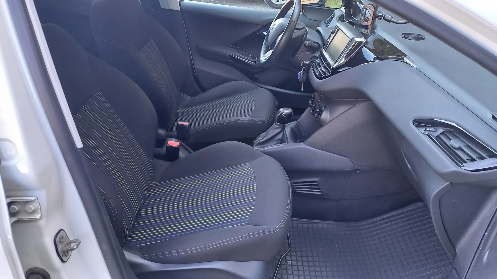 Peugeot 208 1, 2i 82к.с., снимка 13 - Автомобили и джипове - 53747530