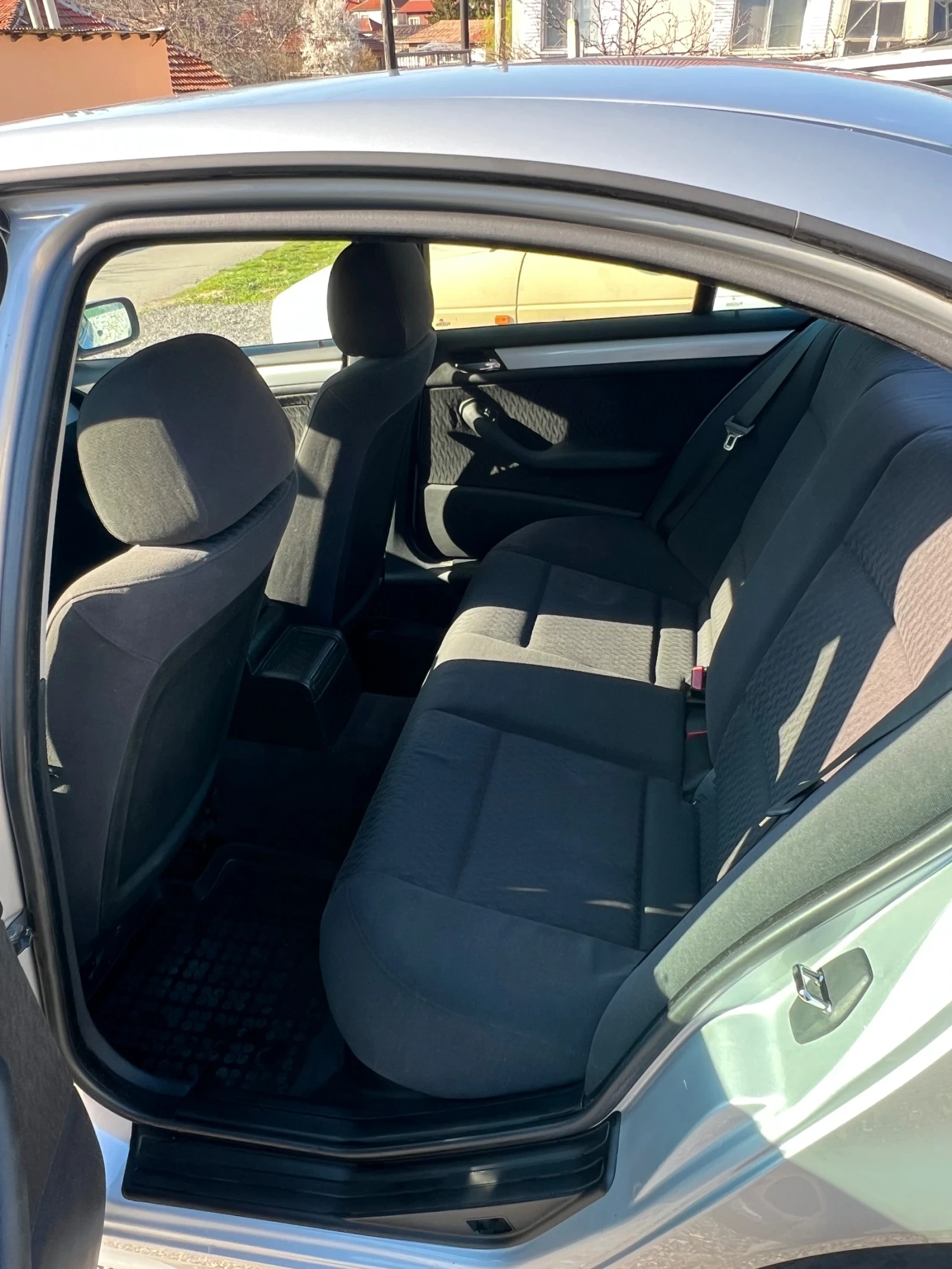 BMW 318, снимка 8 - Автомобили и джипове - 54100106