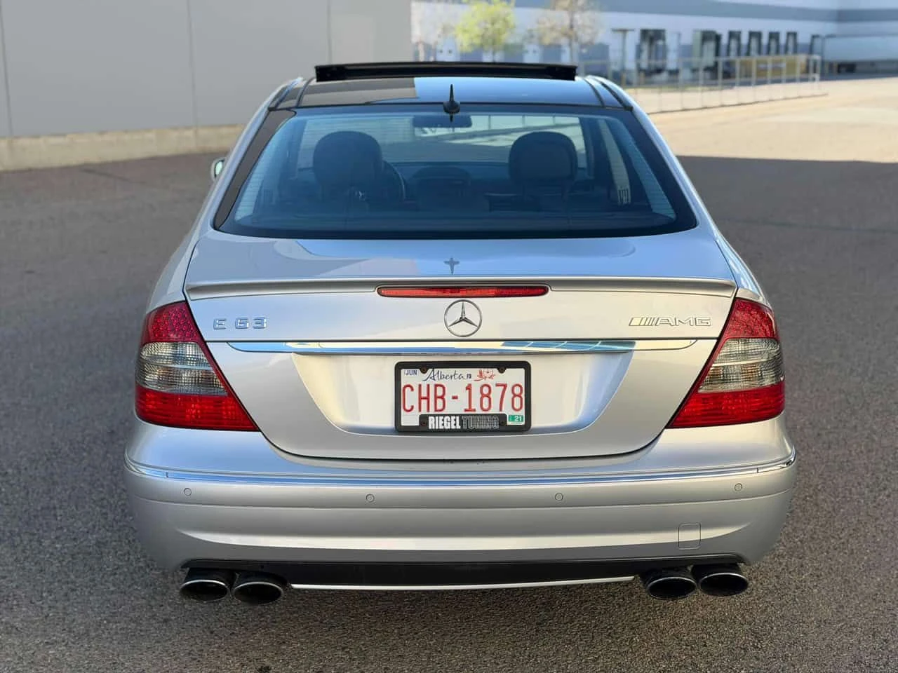 Mercedes-Benz E 63 AMG * CARFAX * АВТОКРЕДИТ БЕЗ ПЪРВОНАЧАЛНА ВНОСКА, снимка 6 - Автомобили и джипове - 54863991