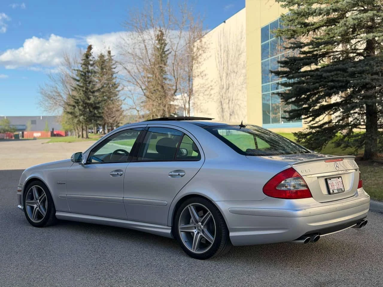 Mercedes-Benz E 63 AMG * CARFAX * АВТОКРЕДИТ БЕЗ ПЪРВОНАЧАЛНА ВНОСКА, снимка 5 - Автомобили и джипове - 54863991