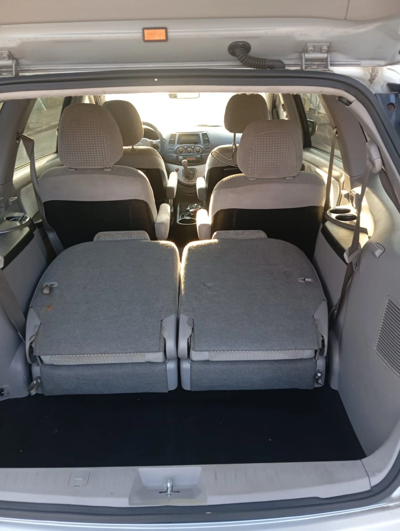 Mitsubishi Grandis, снимка 10 - Автомобили и джипове - 54866196