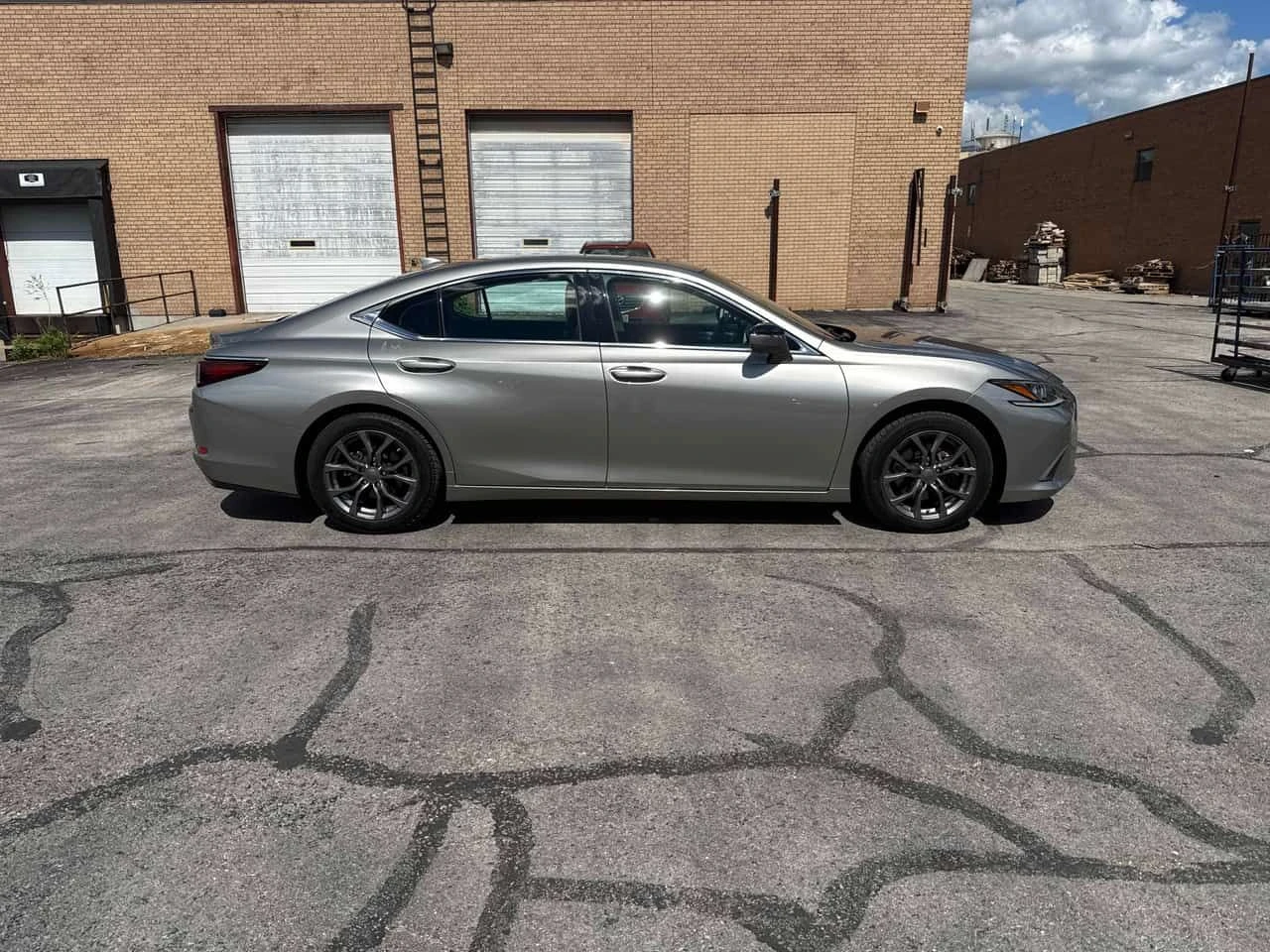 Lexus ES 350 Premium | CARFAX | БЕЗ ПЪРВОНАЧАЛНА ВНОСКА, снимка 5 - Автомобили и джипове - 54931750