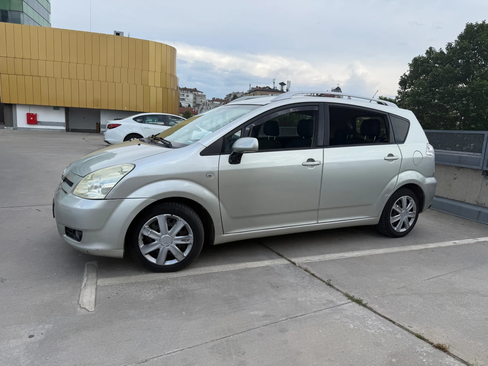 Toyota Corolla verso 1.8 VVT-i / газ, снимка 2 - Автомобили и джипове - 54989043
