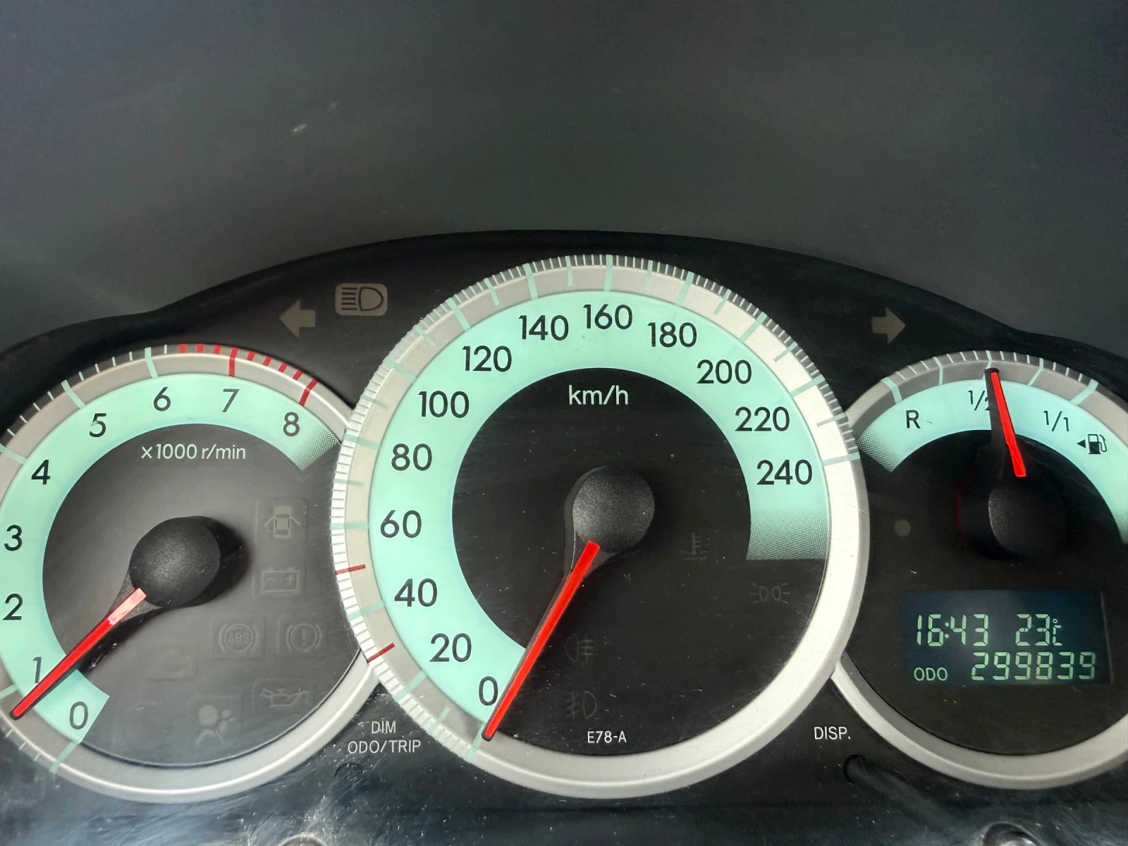 Toyota Corolla verso 1.8 VVT-i / газ, снимка 6 - Автомобили и джипове - 54989043
