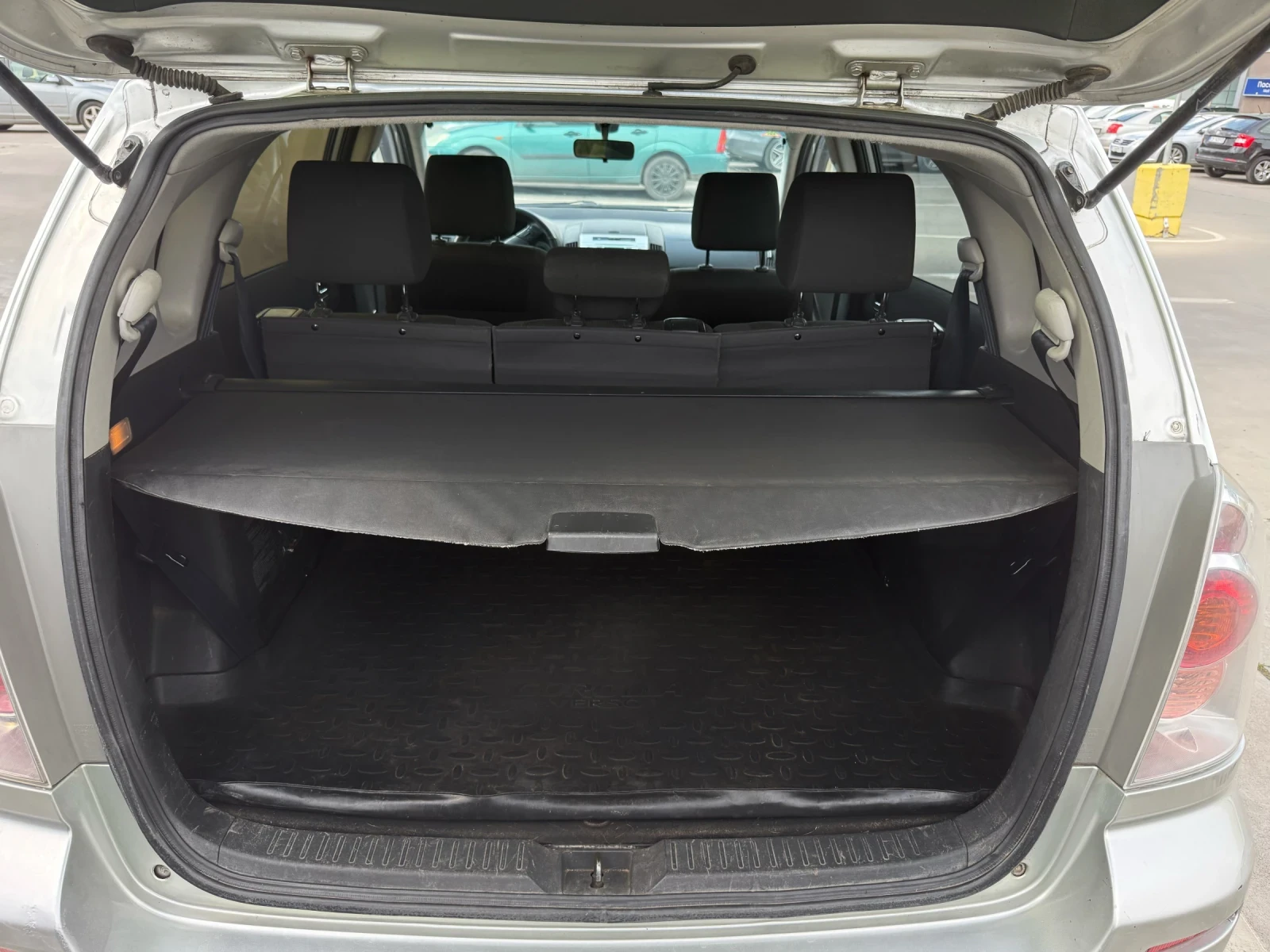 Toyota Corolla verso 1.8 VVT-i / газ, снимка 12 - Автомобили и джипове - 54989043