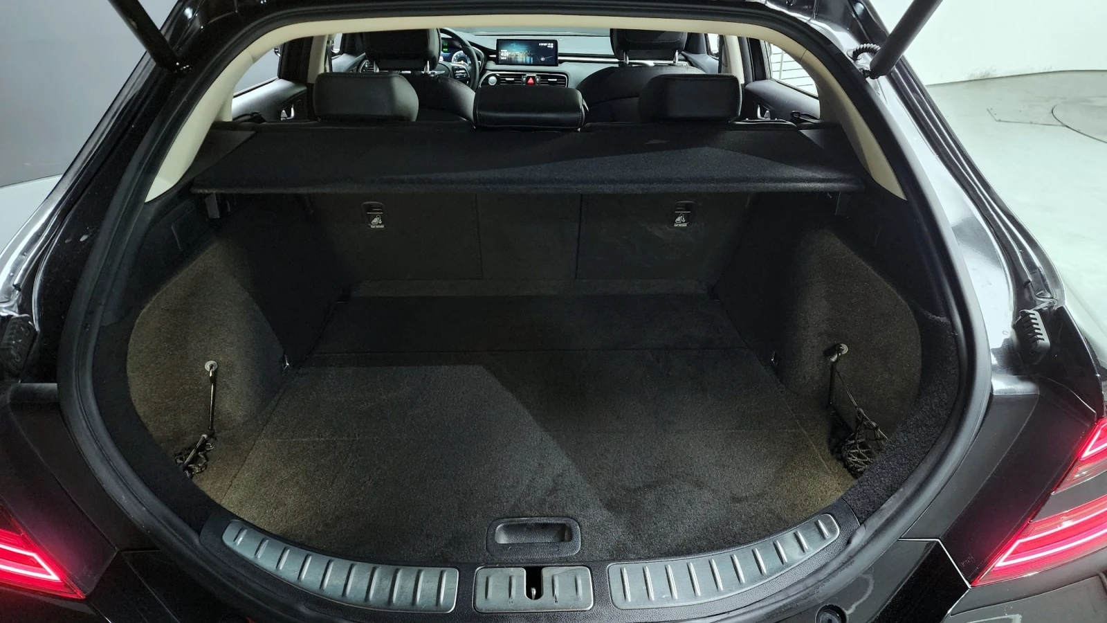 Genesis G70 Shooting Brake 2.0T, снимка 17 - Автомобили и джипове - 55038932