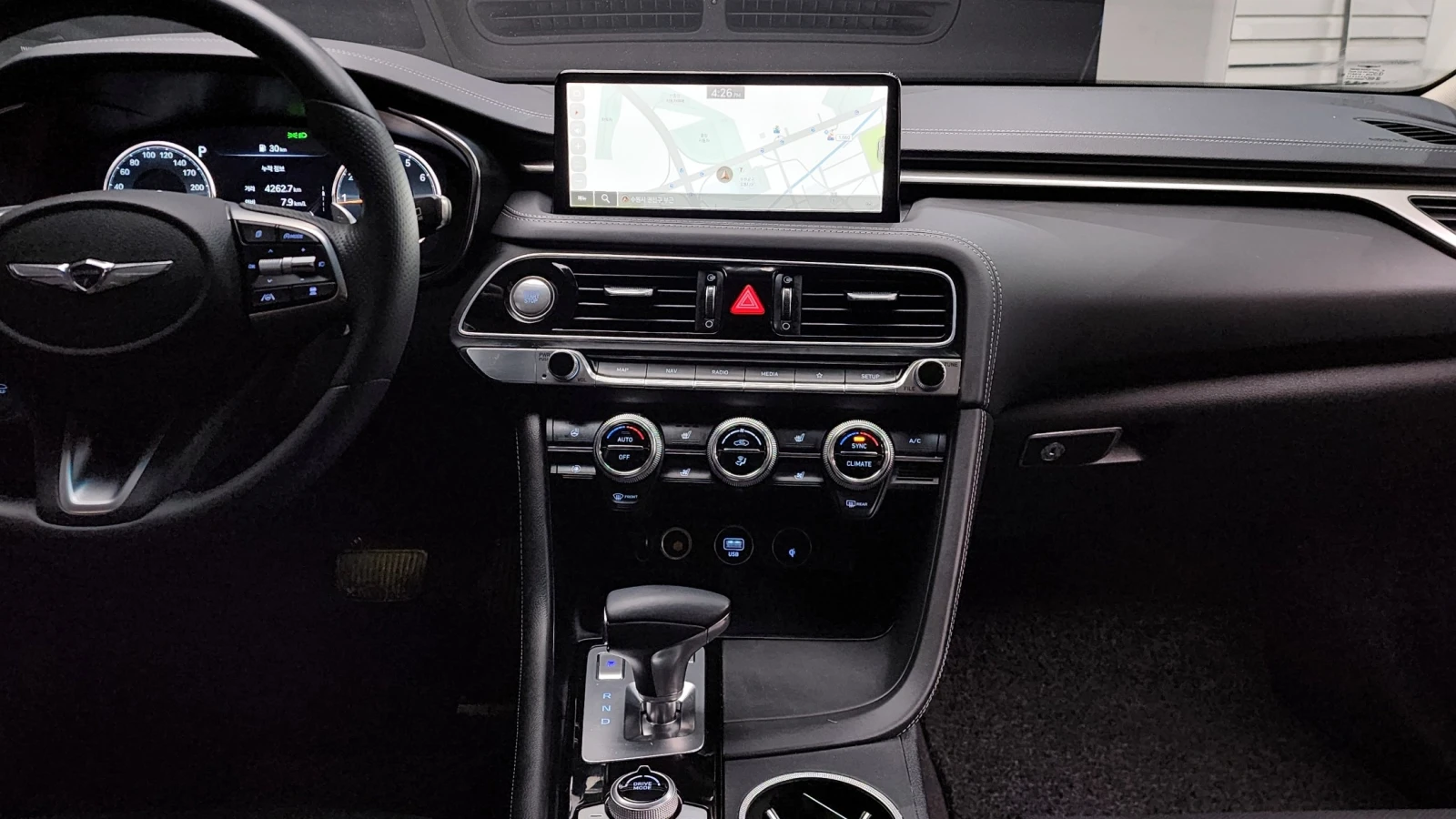 Genesis G70 Shooting Brake 2.0T, снимка 7 - Автомобили и джипове - 55038932