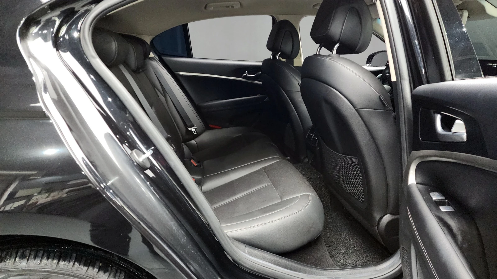Genesis G70 Shooting Brake 2.0T, снимка 12 - Автомобили и джипове - 55038932