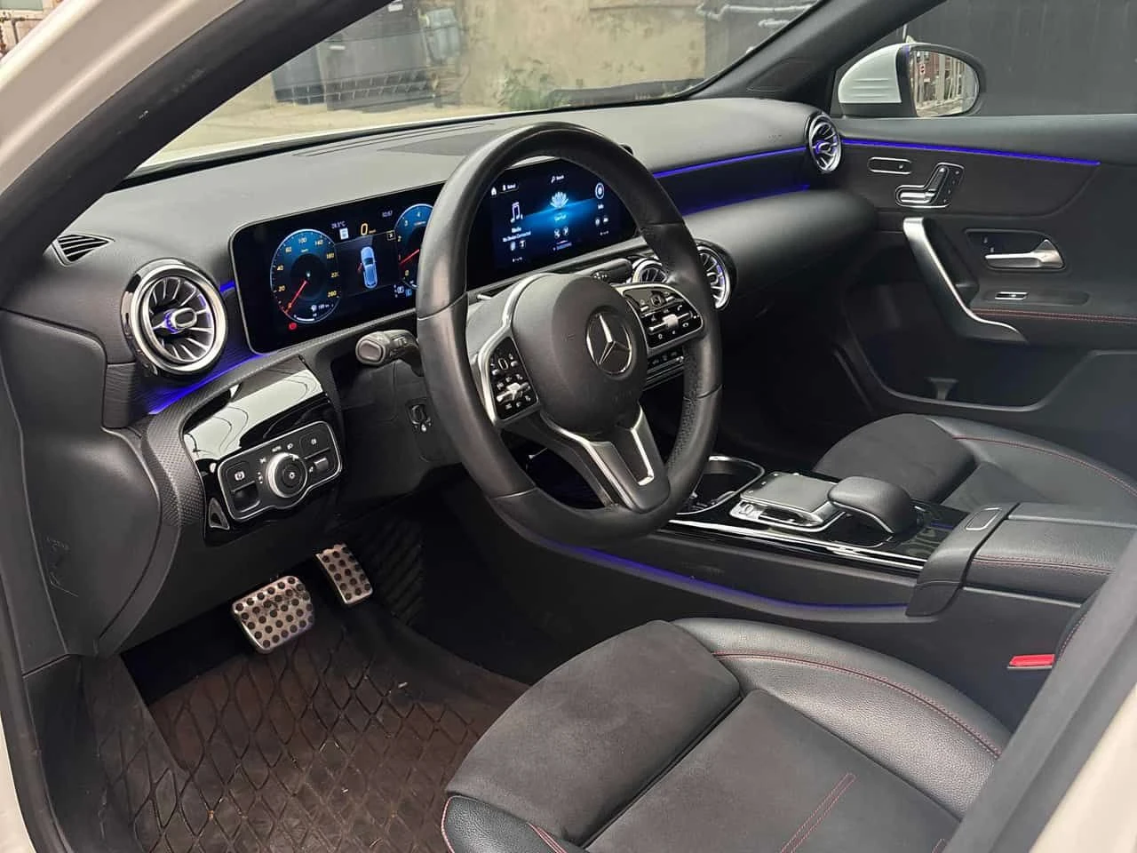 Mercedes-Benz A 250 4MATIC * AMG PACK* АМБИЕНТНО* ПАНОРАМА* АЛКАНТАРА*, снимка 7 - Автомобили и джипове - 55350396