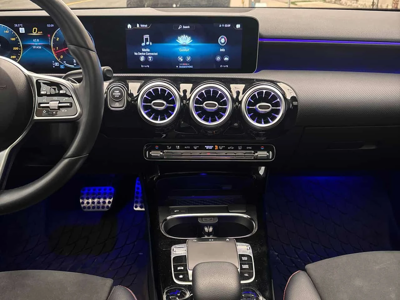 Mercedes-Benz A 250 4MATIC * AMG PACK* АМБИЕНТНО* ПАНОРАМА* АЛКАНТАРА*, снимка 9 - Автомобили и джипове - 55350396
