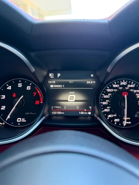 Alfa Romeo Stelvio Quadrifoglio 2.9 V6 Bi-Turbo 510 к.с. Q4 AWD, снимка 11