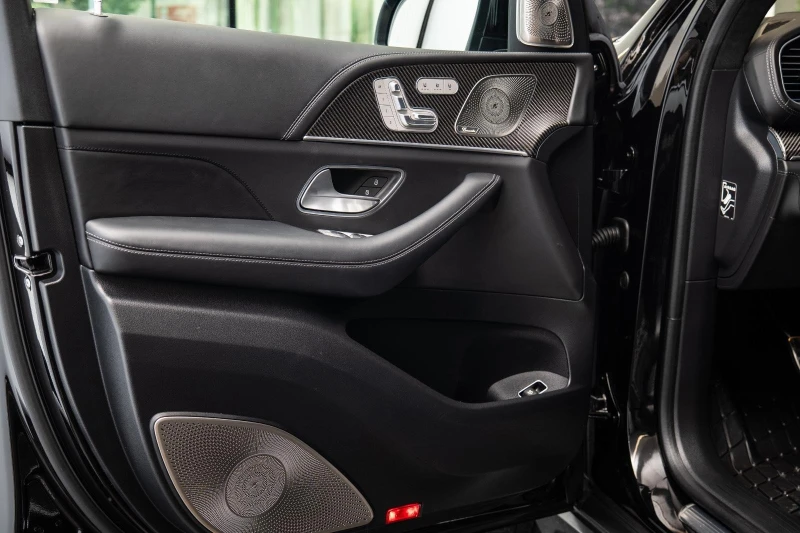 Mercedes-Benz GLS 63 AMG /4-MATIC/FACELIFT/CARBON/BURM 4D/PANO/EXCLUSIV/TV/, снимка 6 - Автомобили и джипове - 52049081