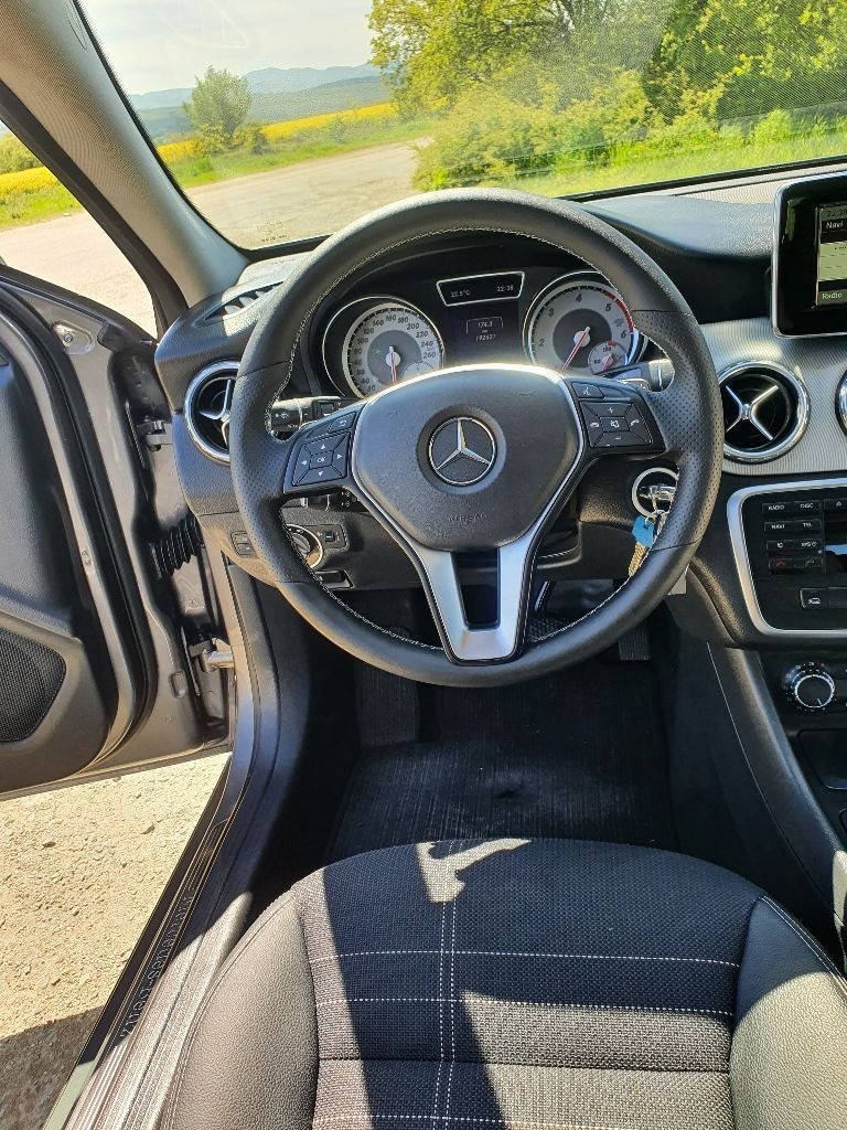 Mercedes-Benz GLA 220 4MATIC, снимка 8 - Автомобили и джипове - 46170858