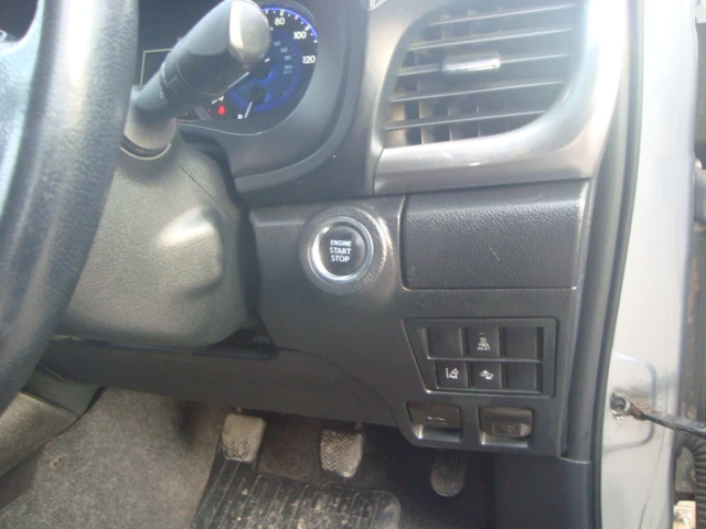 Toyota Hilux 2.4 D-4D, снимка 12 - Автомобили и джипове - 52729242