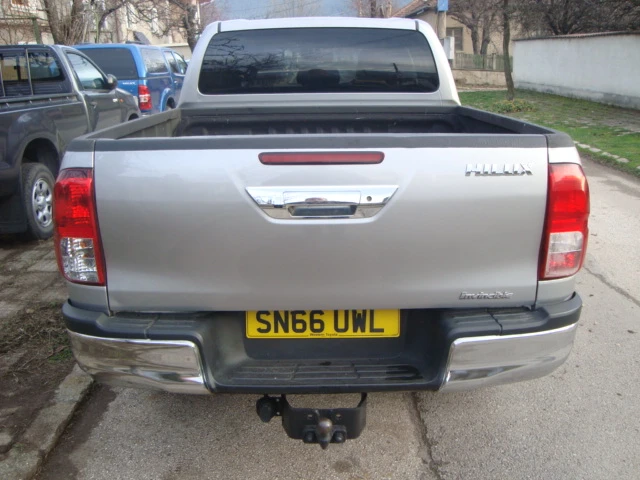 Toyota Hilux 2.4 D-4D - изображение 6