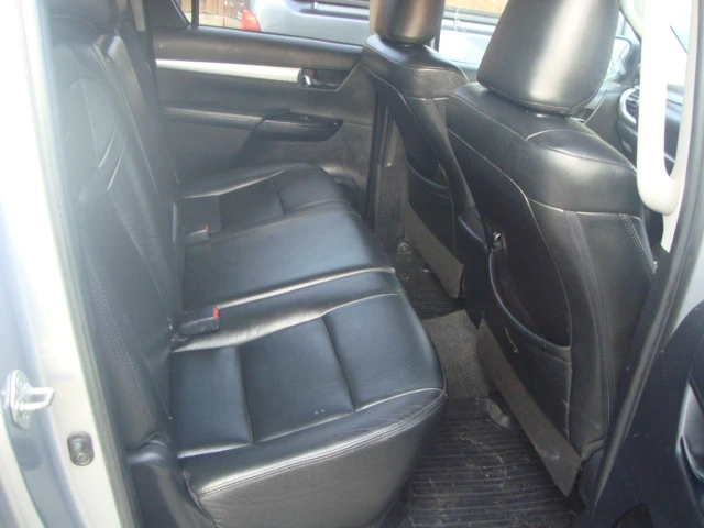 Toyota Hilux 2.4 D-4D - изображение 10