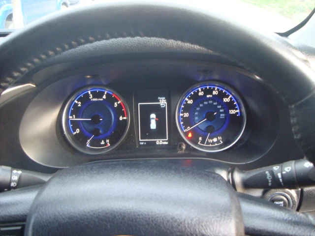 Toyota Hilux 2.4 D-4D - изображение 9