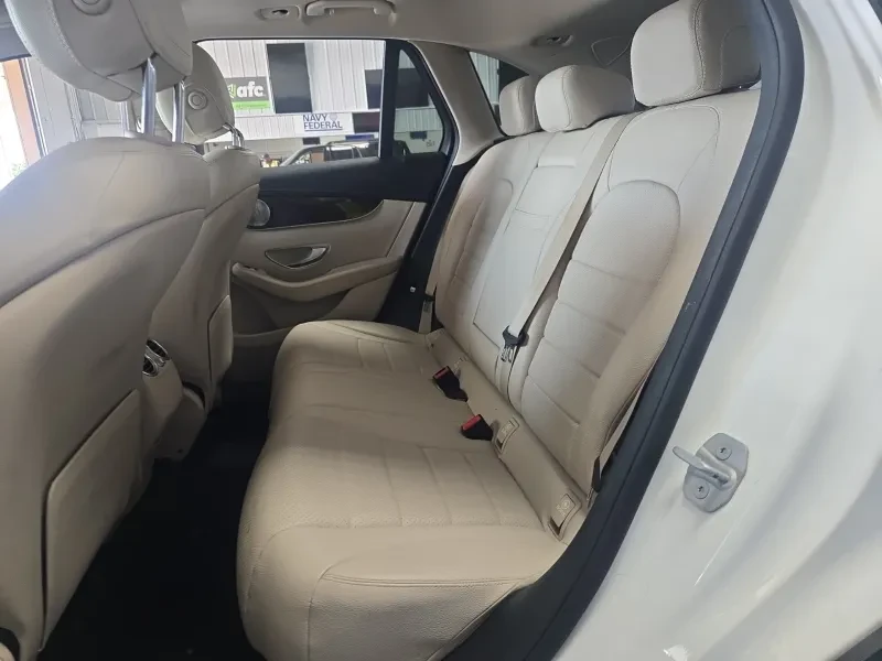 Mercedes-Benz GLC 300 AMG, снимка 9 - Автомобили и джипове - 55112314