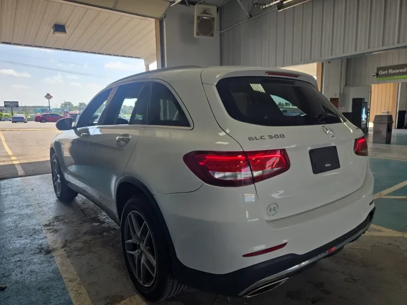 Mercedes-Benz GLC 300 AMG, снимка 3 - Автомобили и джипове - 55112314