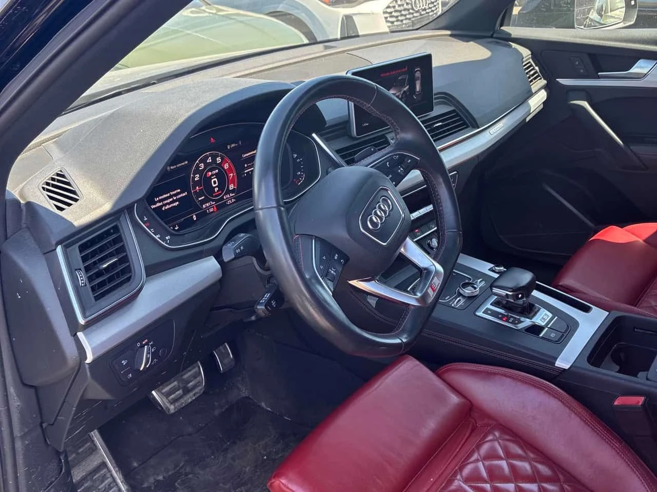 Audi SQ5 Progressiv/360 КАМЕРИ/ПАНОРАМА/ПОДГРЕВИ, снимка 6 - Автомобили и джипове - 54336184