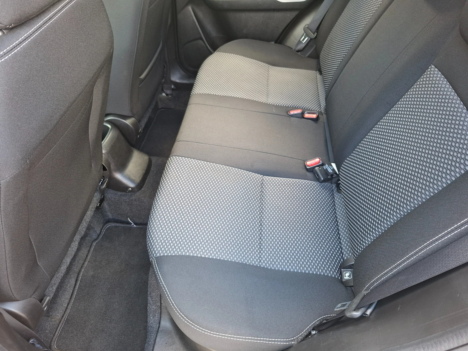Suzuki Vitara 1.6i Швейцария, снимка 11 - Автомобили и джипове - 54960506