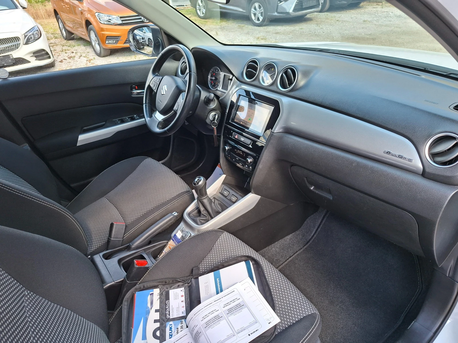 Suzuki Vitara 1.6i Швейцария, снимка 8 - Автомобили и джипове - 54960506
