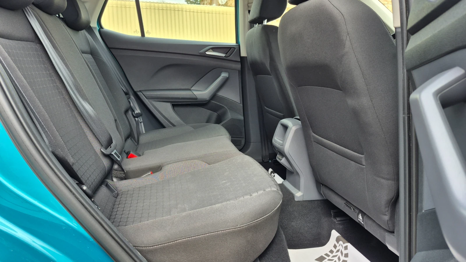 VW T-Cross 1.6TDI ОТЛИЧЕН РАЗПРОДАЖБА, снимка 4 - Автомобили и джипове - 55526013