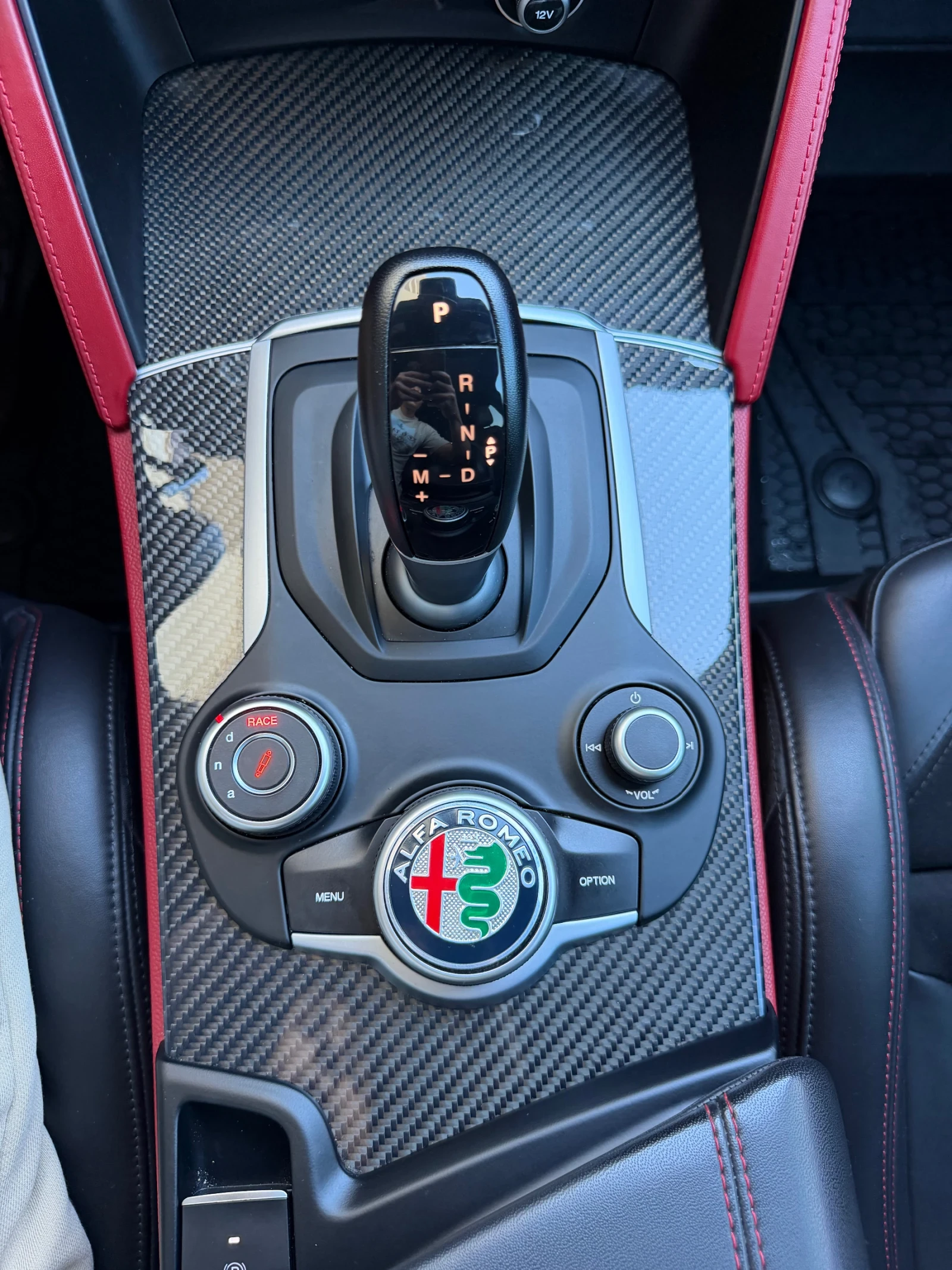 Alfa Romeo Stelvio Quadrifoglio 2.9 V6 Bi-Turbo 510 к.с. Q4 AWD, снимка 12 - Автомобили и джипове - 56133067