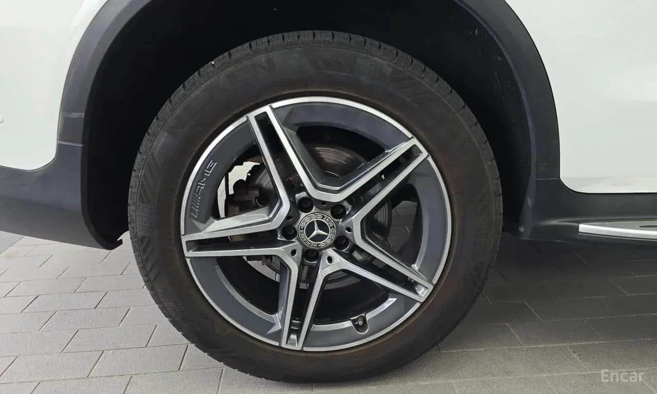 Mercedes-Benz GLC 300 e Plug-in Hybrid * Coupe * Facelift * , снимка 5 - Автомобили и джипове - 56317949
