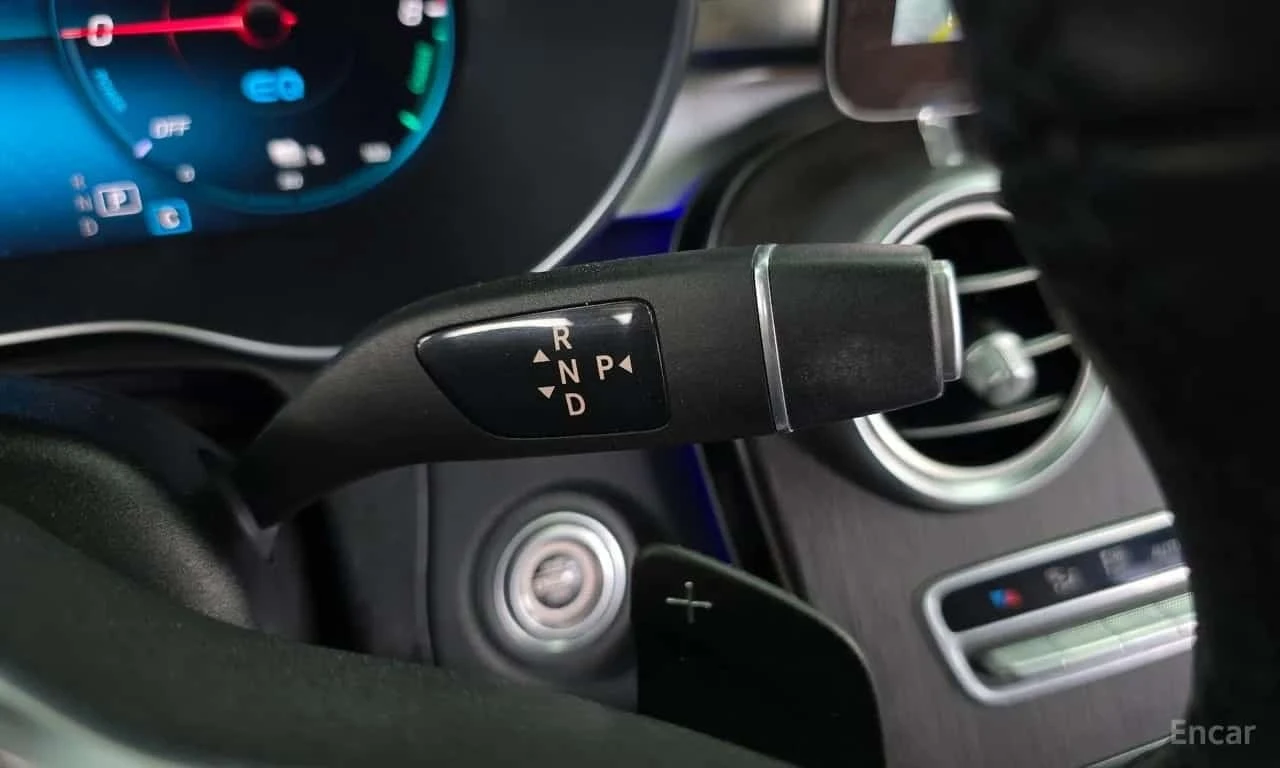 Mercedes-Benz GLC 300 e Plug-in Hybrid * Coupe * Facelift * , снимка 13 - Автомобили и джипове - 56317949