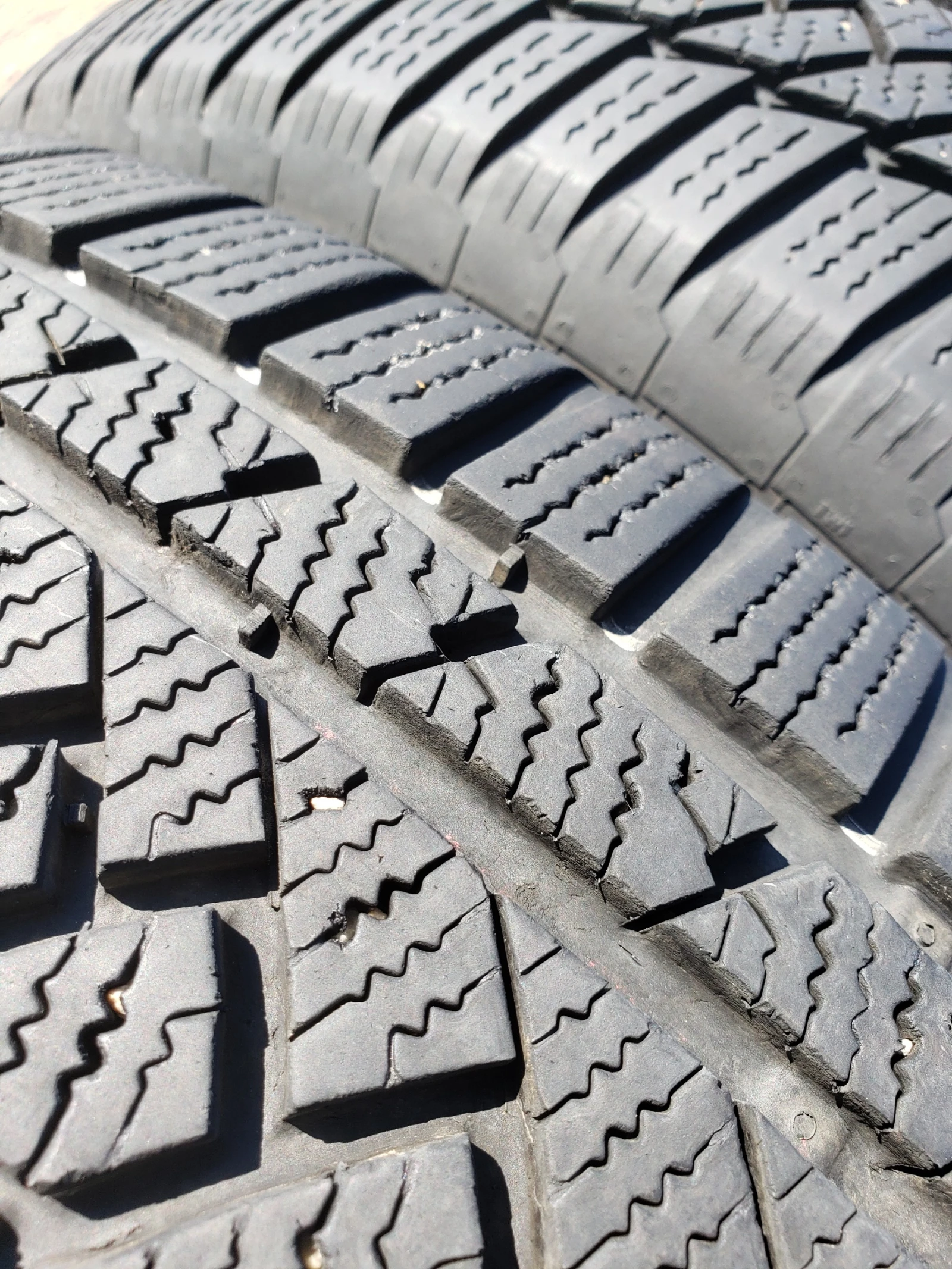 Гуми Зимни 195/70R16, снимка 5 - Гуми и джанти - 53782351