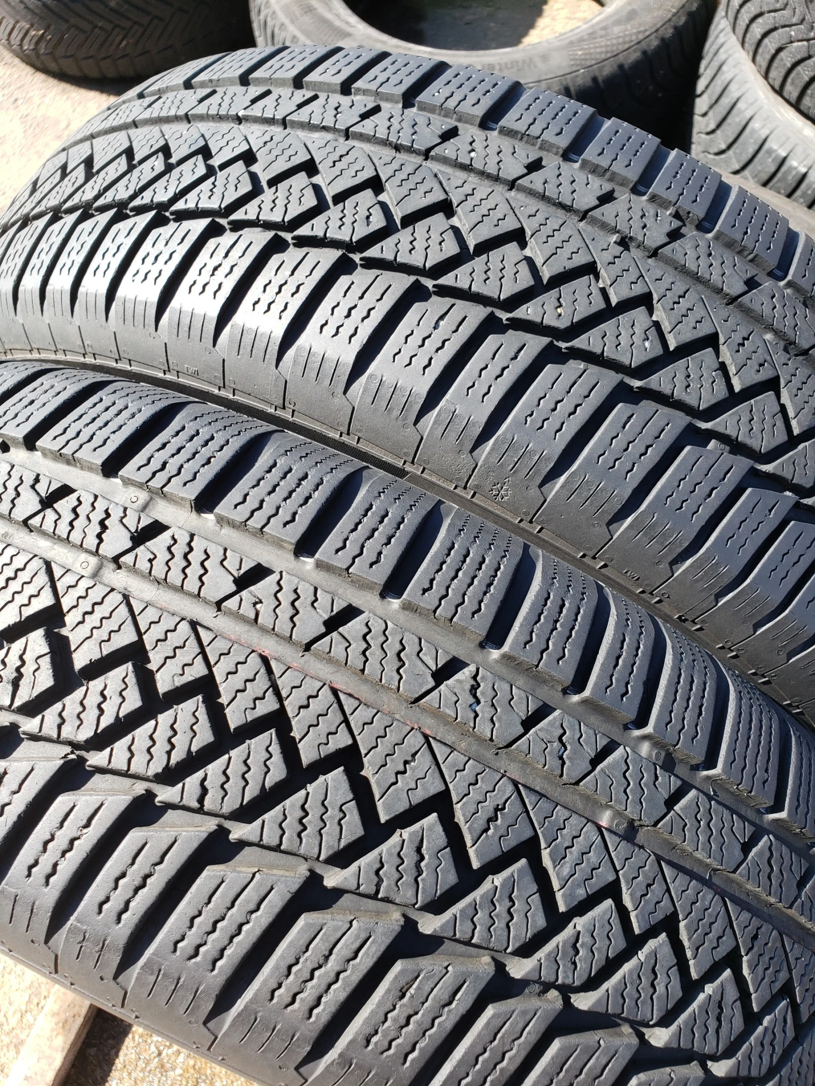 Гуми Зимни 195/70R16, снимка 3 - Гуми и джанти - 53782351