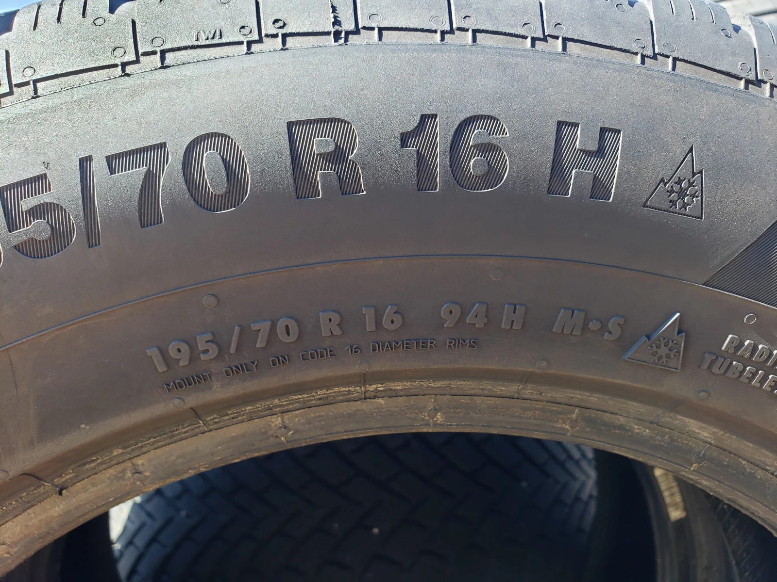 Гуми Зимни 195/70R16, снимка 6 - Гуми и джанти - 53782351